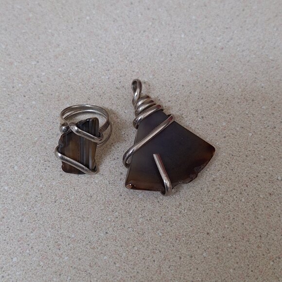 ONE PENDANT AND RING. - Picture 3 of 4